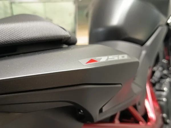 Honda CB750 Hornet E-Clutch