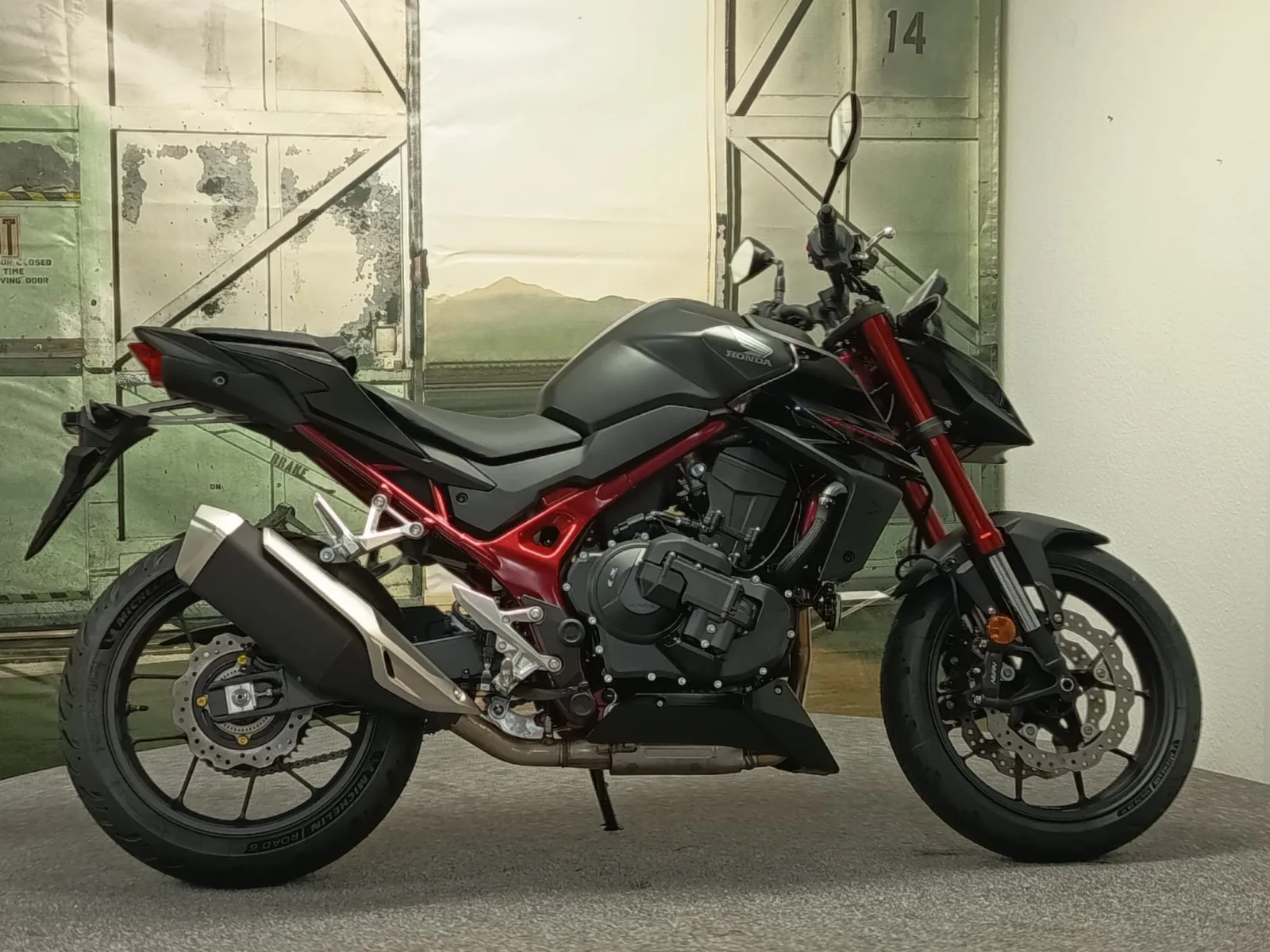 Honda CB750 Hornet E-Clutch