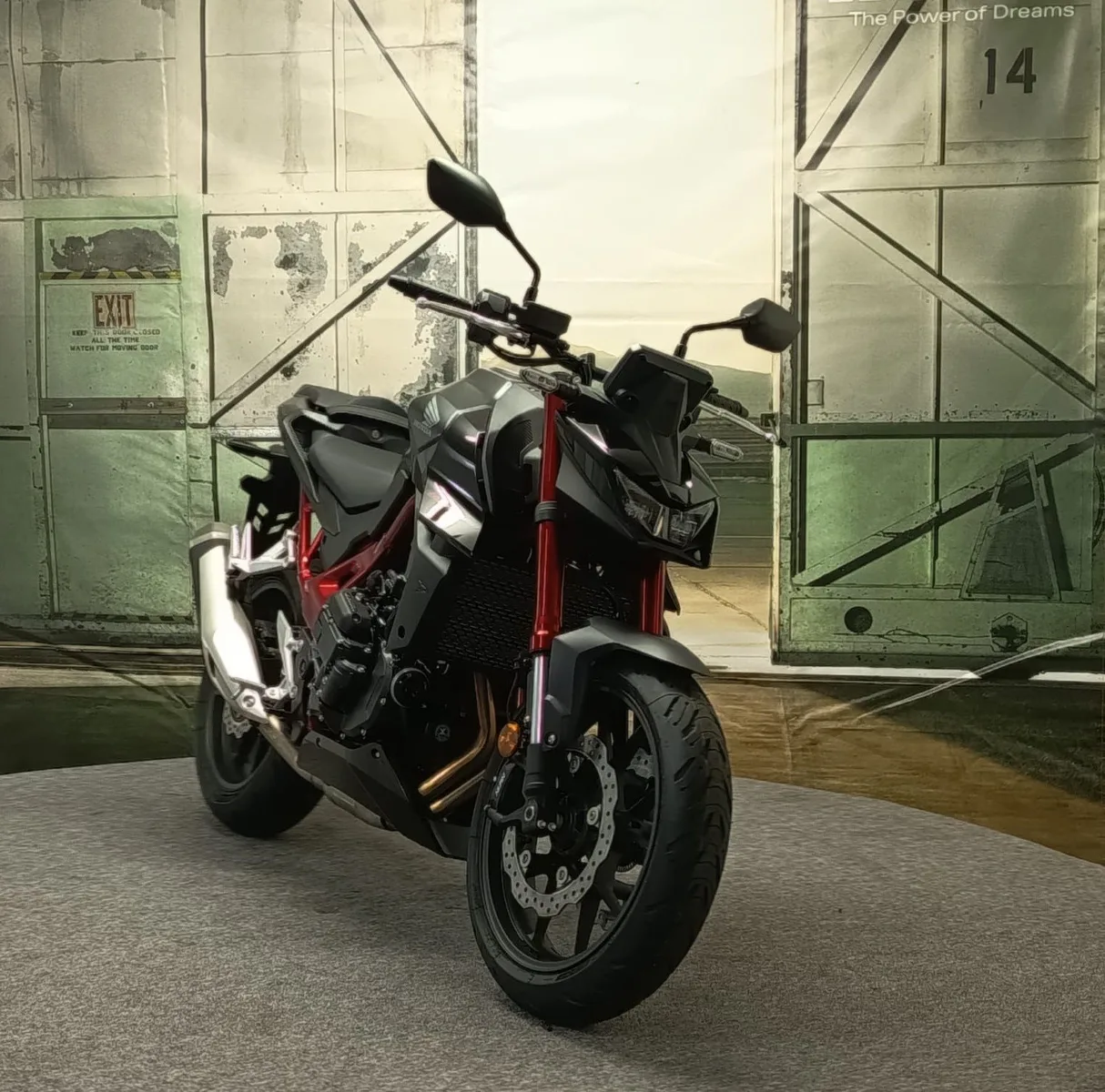 Honda CB750 Hornet E-Clutch