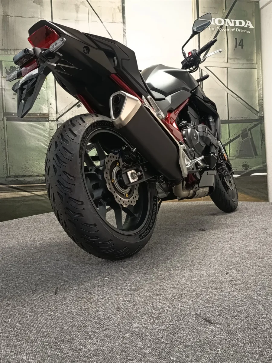 Honda CB750 Hornet E-Clutch