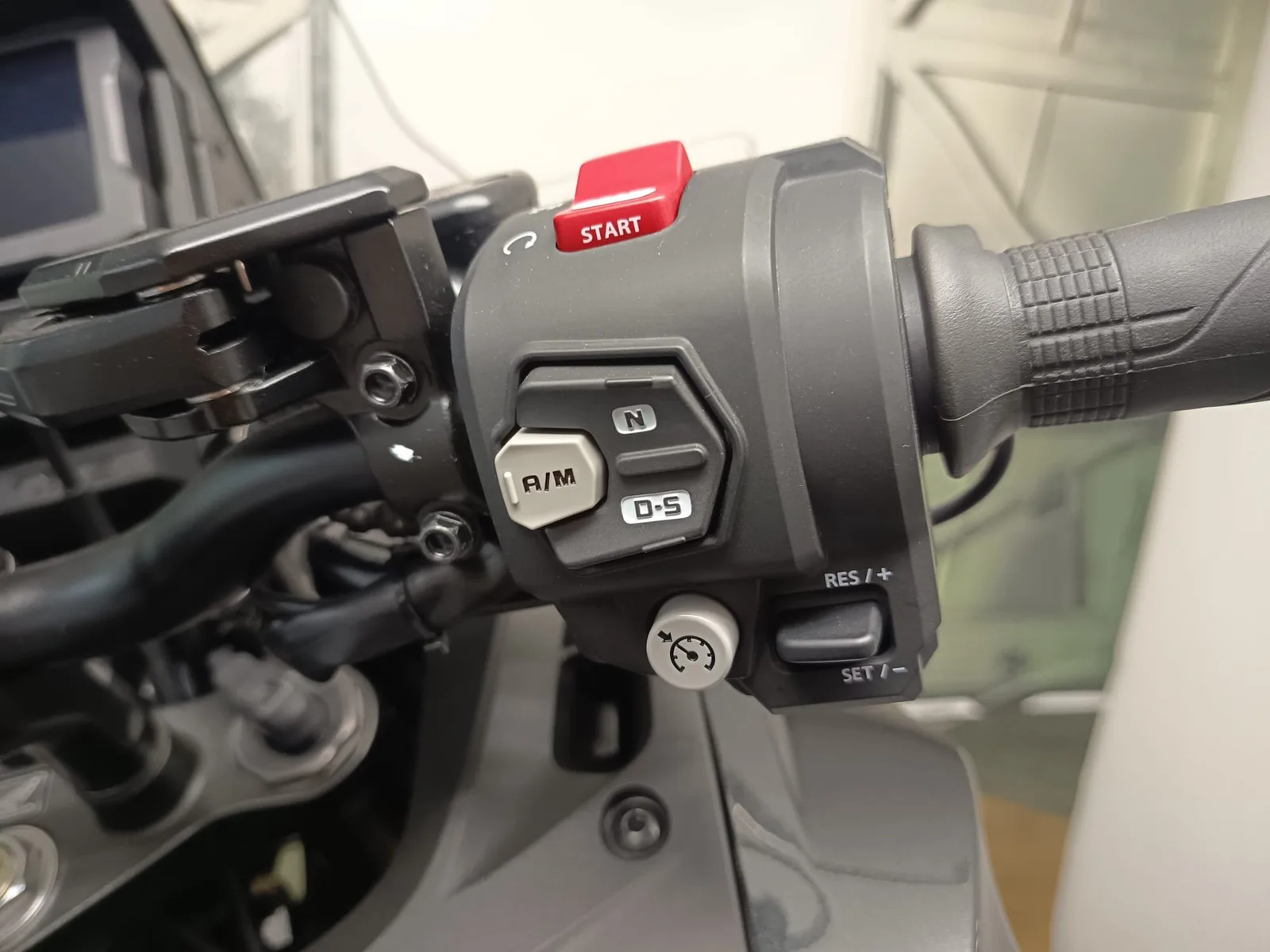 Honda NT1100 DCT Electronic Suspension