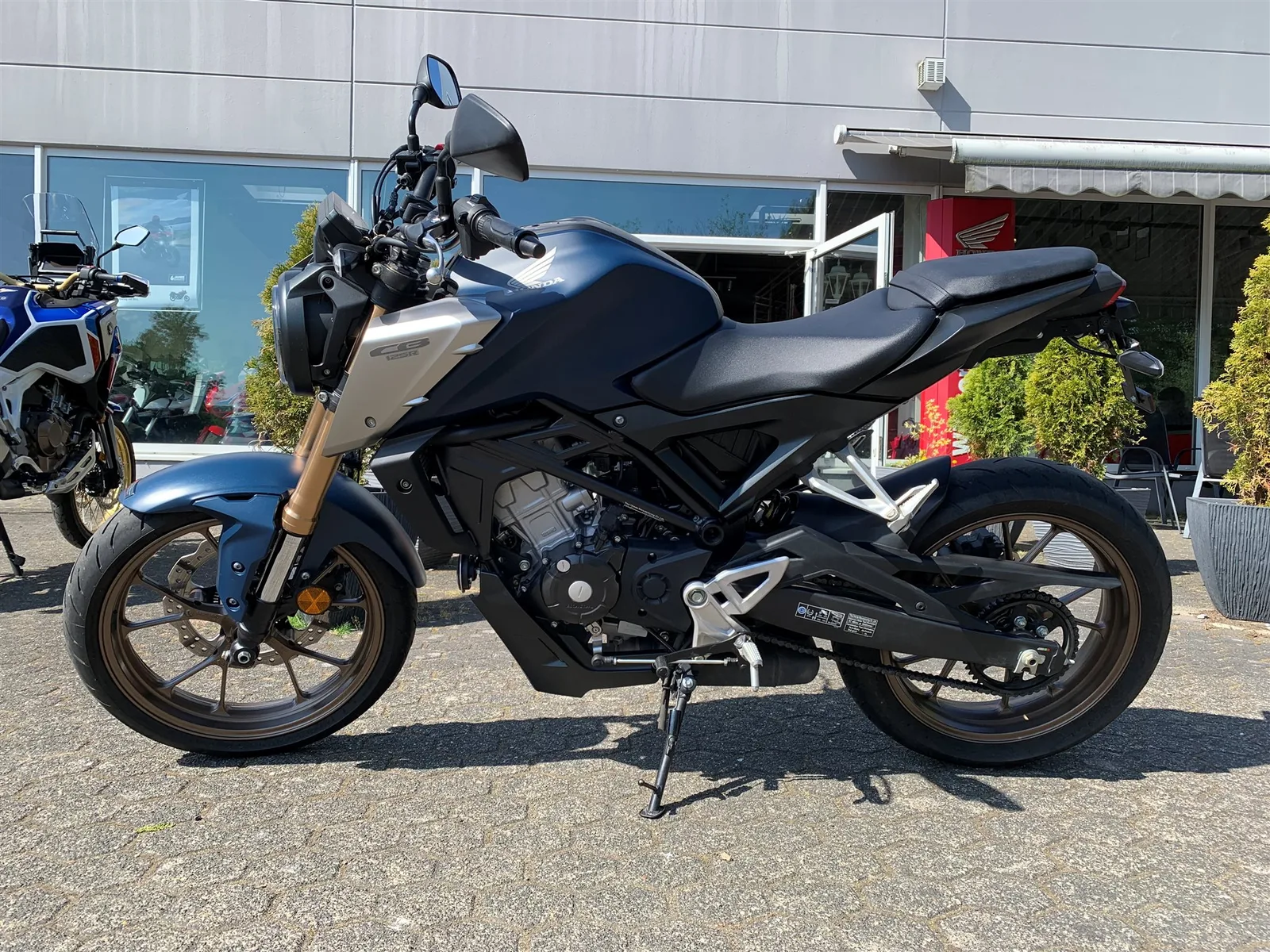 Honda CB125R \*Nur 5809 km\* Tip Top\*