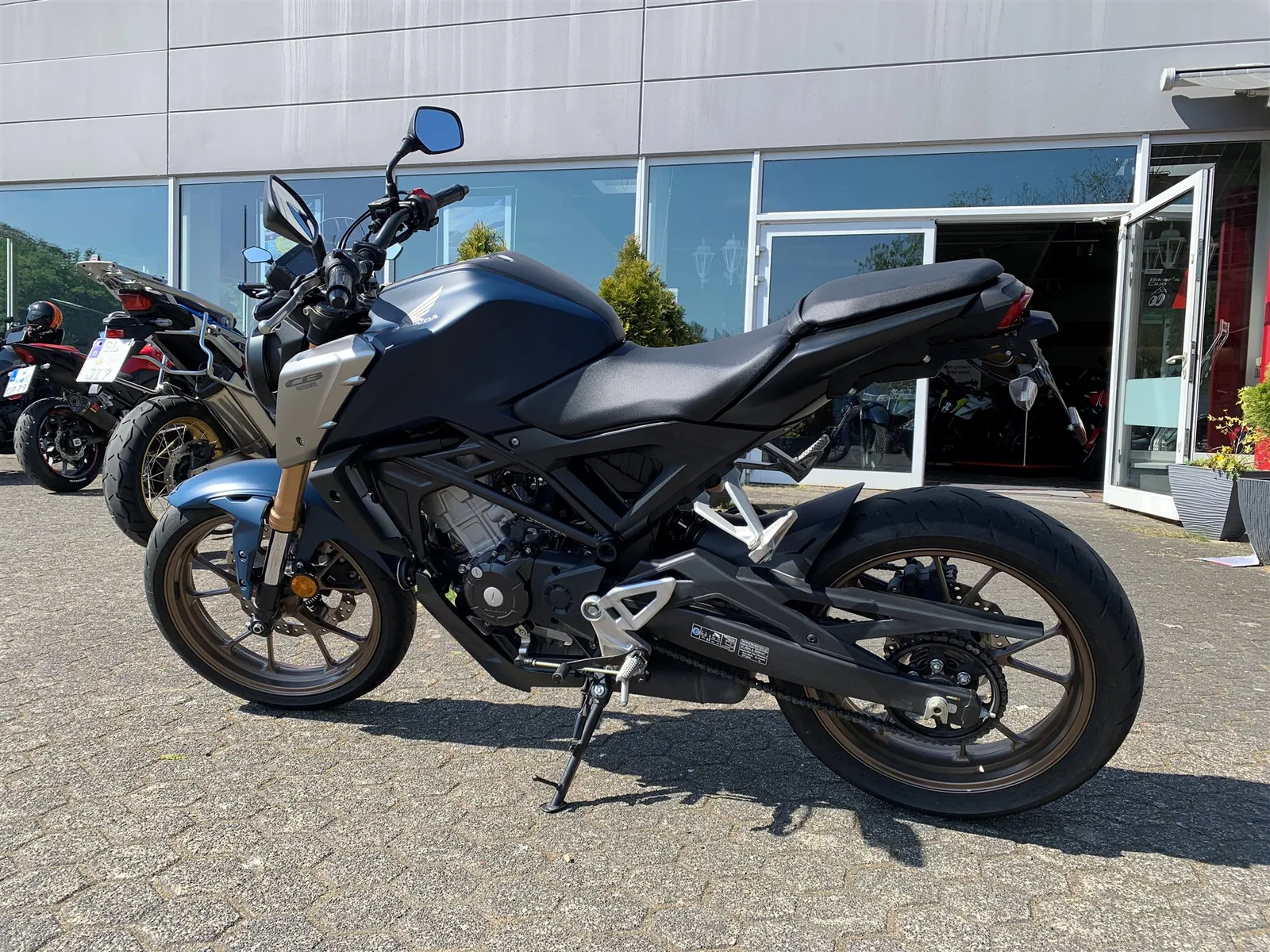 Honda CB125R \*Nur 5809 km\* Tip Top\*