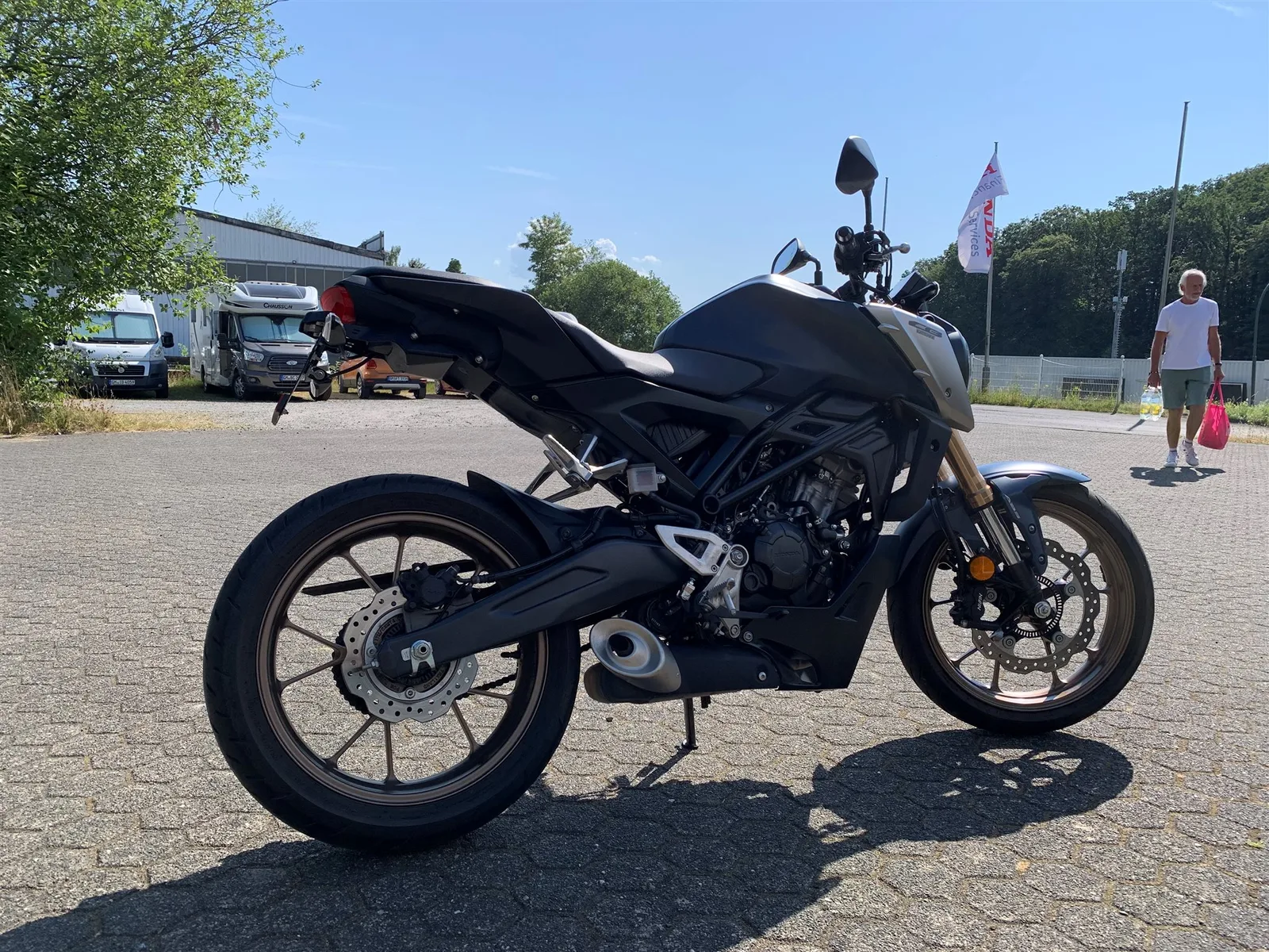 Honda CB125R \*Nur 5809 km\* Tip Top\*