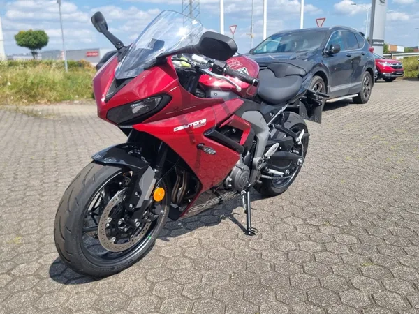 Triumph Daytona 660