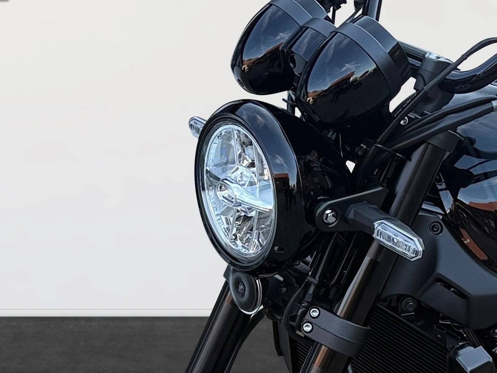 Kawasaki Z900 RS Black Ball Edition