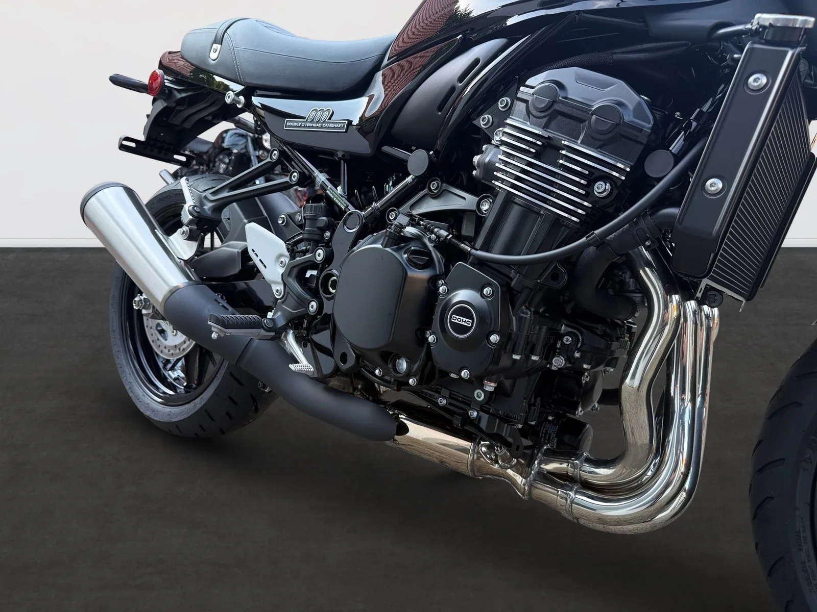 Kawasaki Z900 RS Black Ball Edition