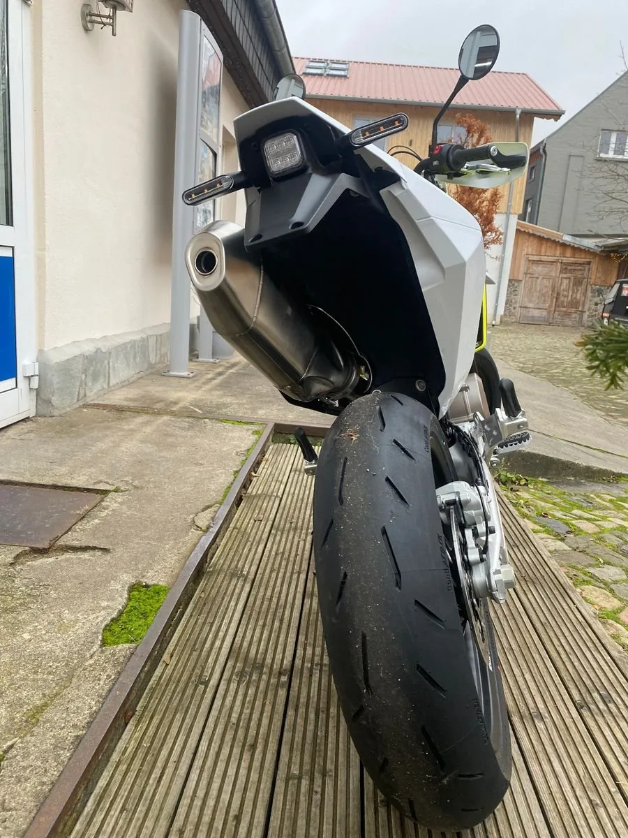 Husqvarna 701 Supermoto