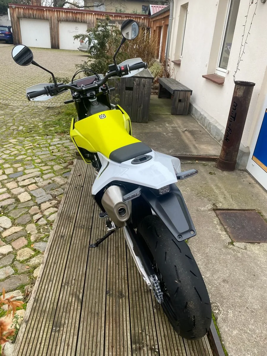 Husqvarna 701 Supermoto