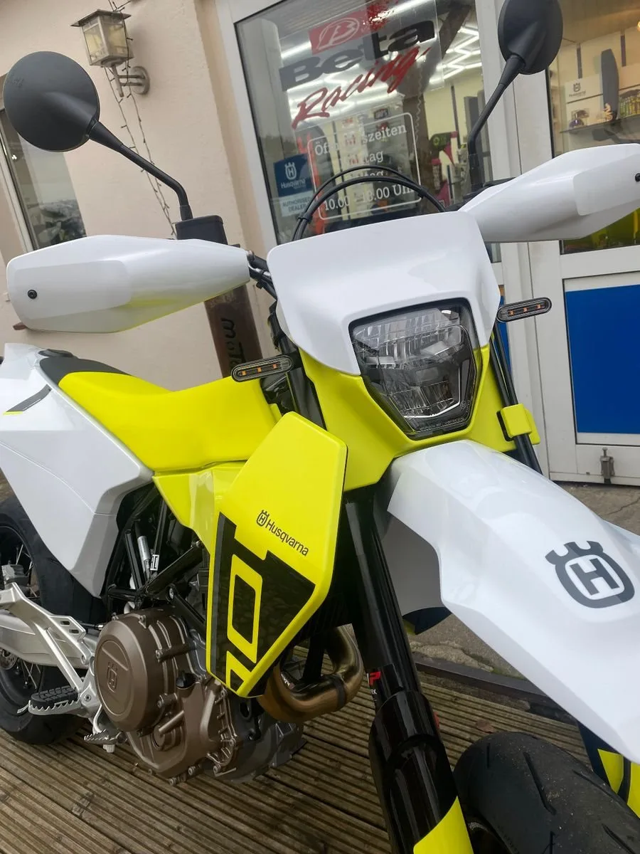 Husqvarna 701 Supermoto