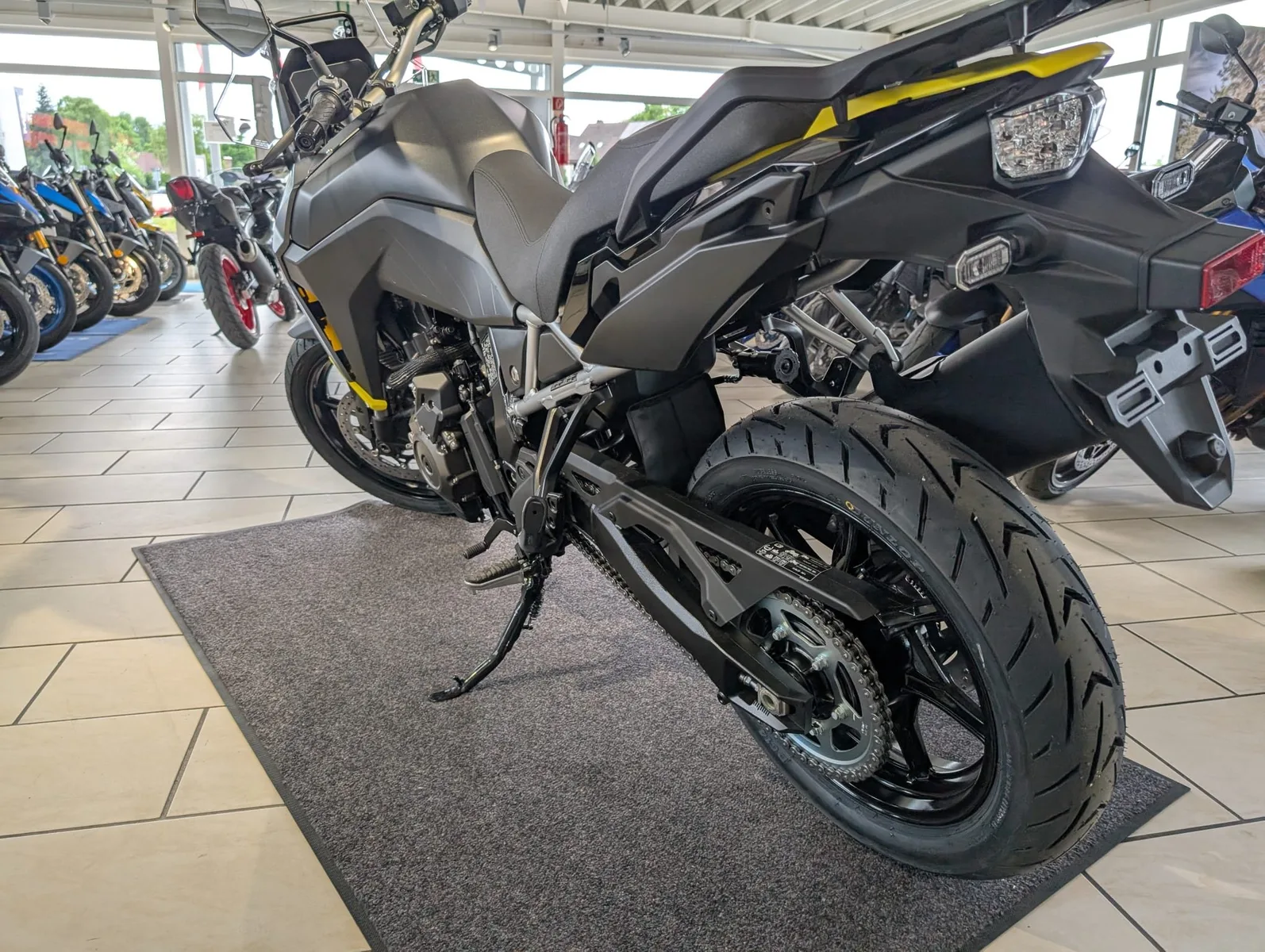 Suzuki V-Strom 800 AM5