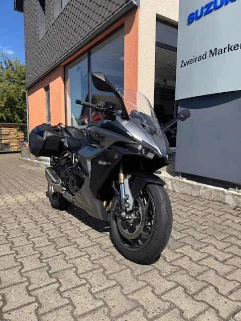 Suzuki GSX-S1000GT Traveler
