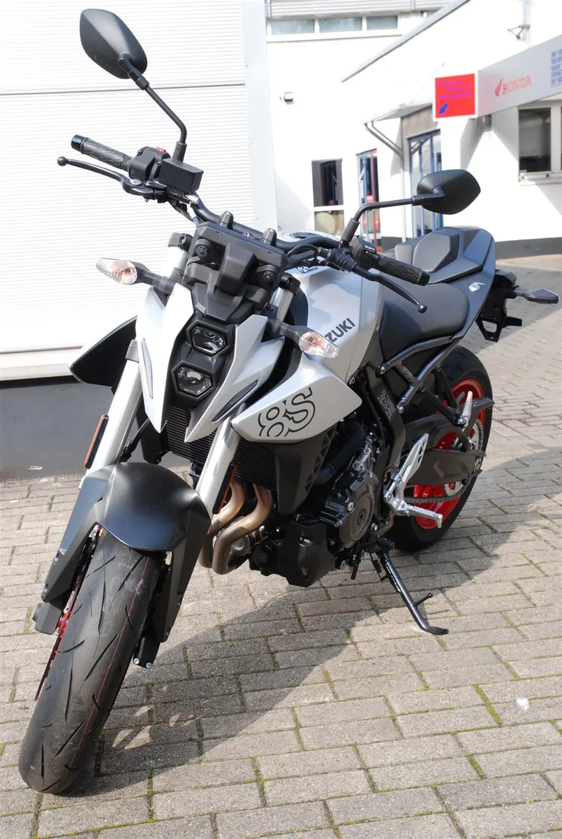 Suzuki GSX-8S Mit Sitzbankabdeckung. 3 Jahre Garantie