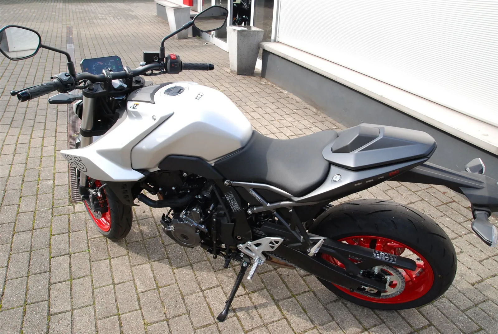 Suzuki GSX-8S Mit Sitzbankabdeckung. 3 Jahre Garantie