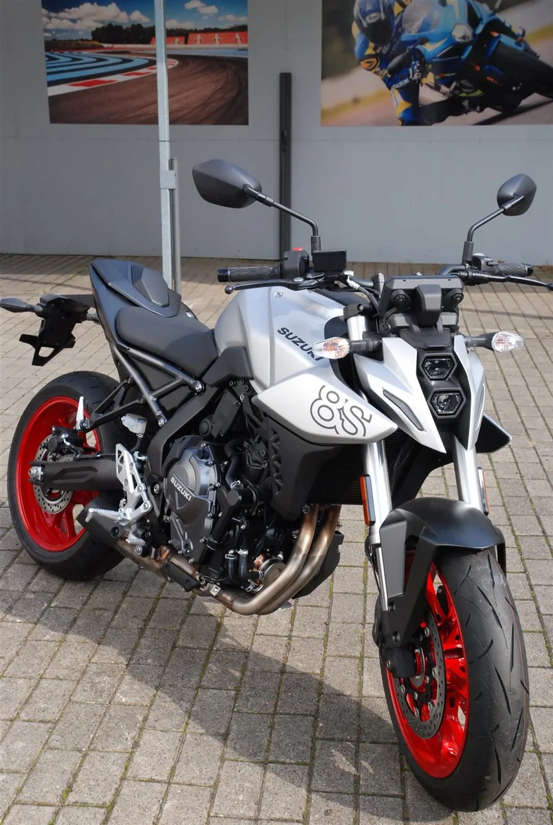 Suzuki GSX-8S Mit Sitzbankabdeckung. 3 Jahre Garantie