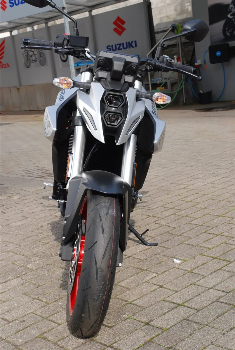 Suzuki GSX-8S Mit Sitzbankabdeckung. 3 Jahre Garantie