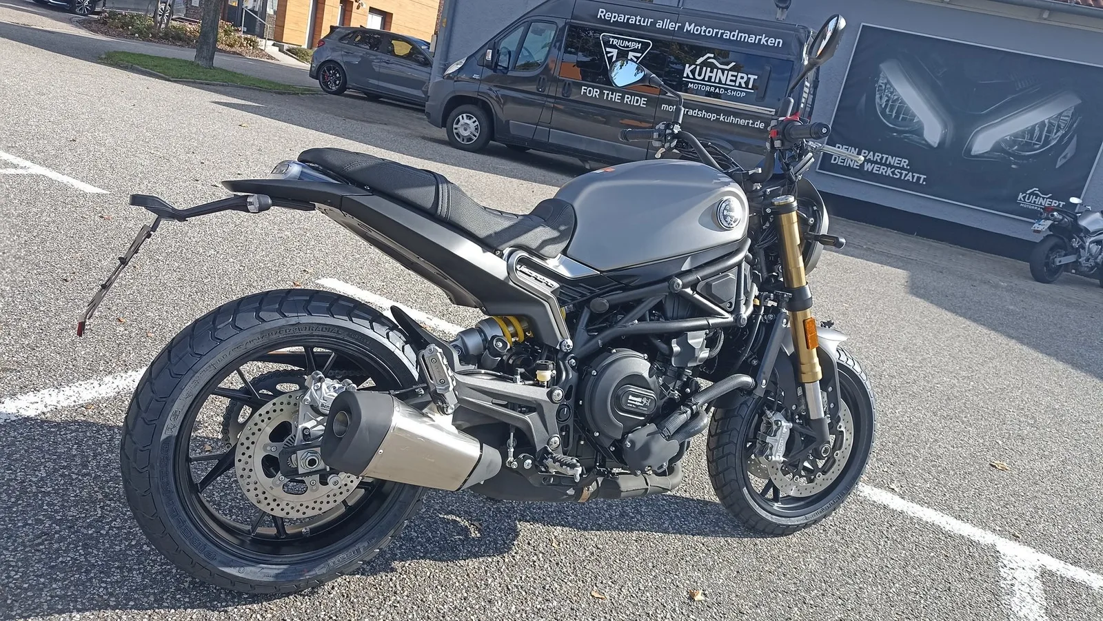 Benelli Leoncino 800