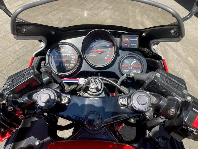 Yamaha FZ 750