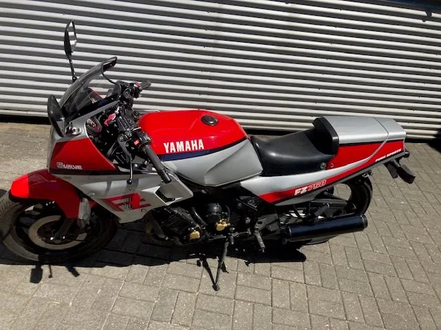 Yamaha FZ 750