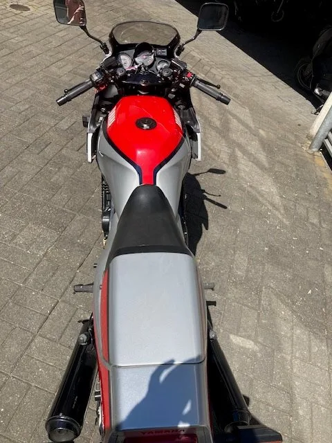 Yamaha FZ 750