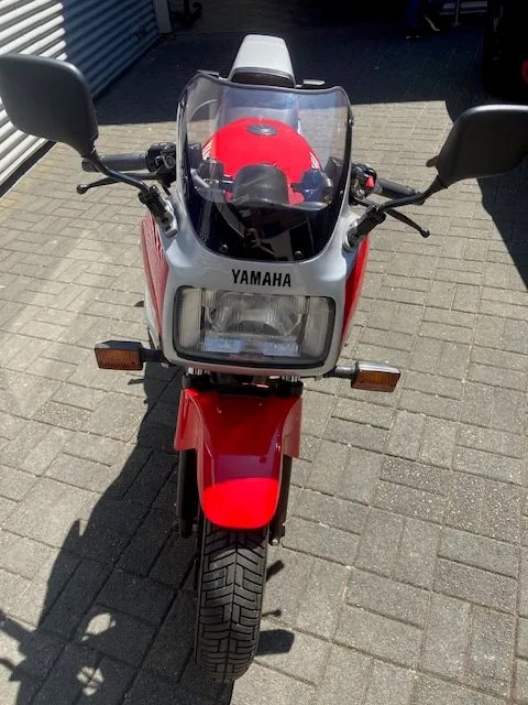 Yamaha FZ 750