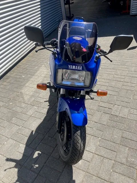 Yamaha FZ 750