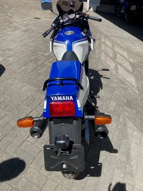 Yamaha FZ 750