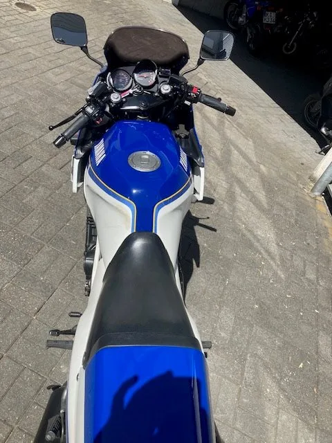 Yamaha FZ 750