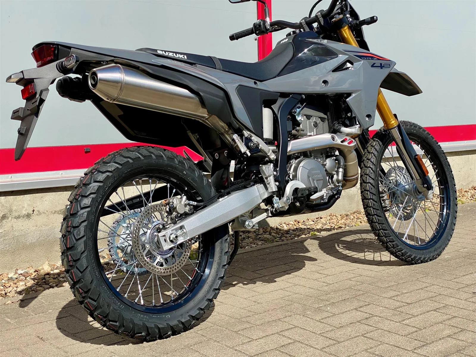 Suzuki DR-Z4S Mod. 2026 zum Aktionspreis, sofort verfügbar!