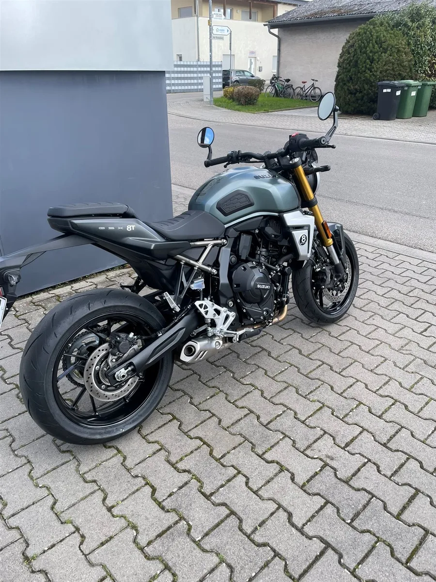 Suzuki GSX-8T