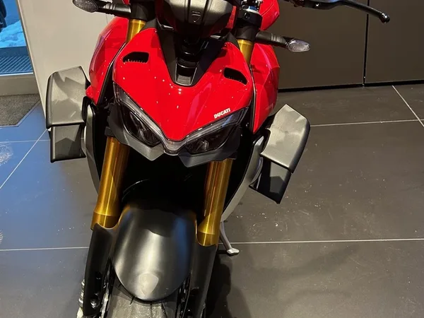 Ducati Streetfighter V4 S