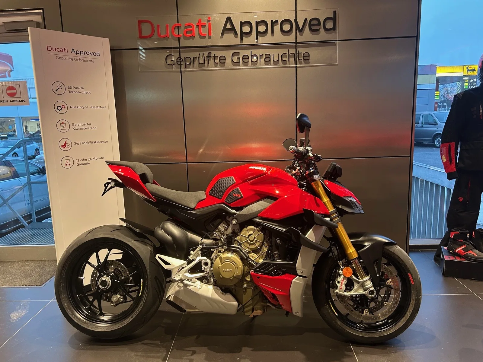 Ducati Streetfighter V4 S