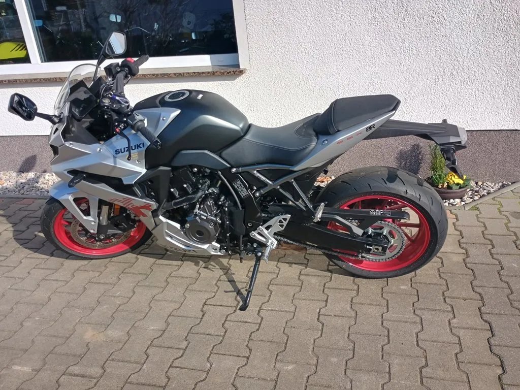 Suzuki GSX-8R