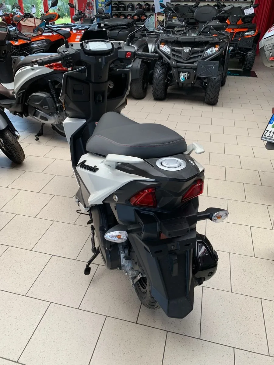 Suzuki Avenis 125
