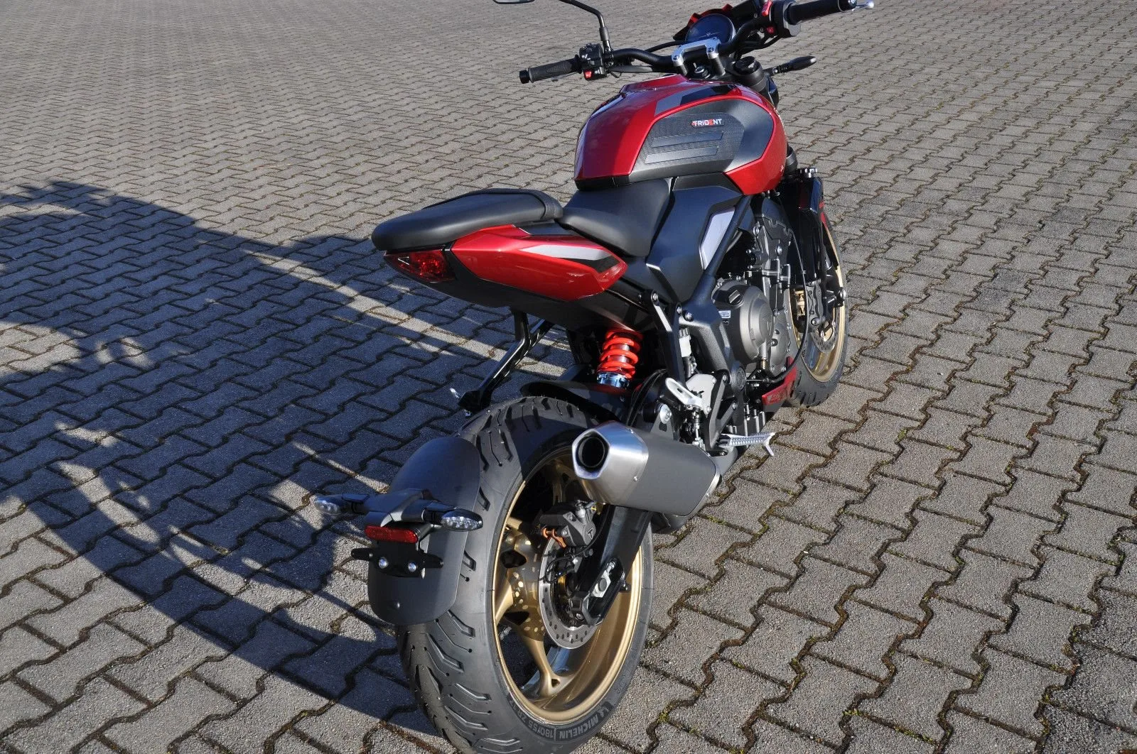 Triumph Trident 800
