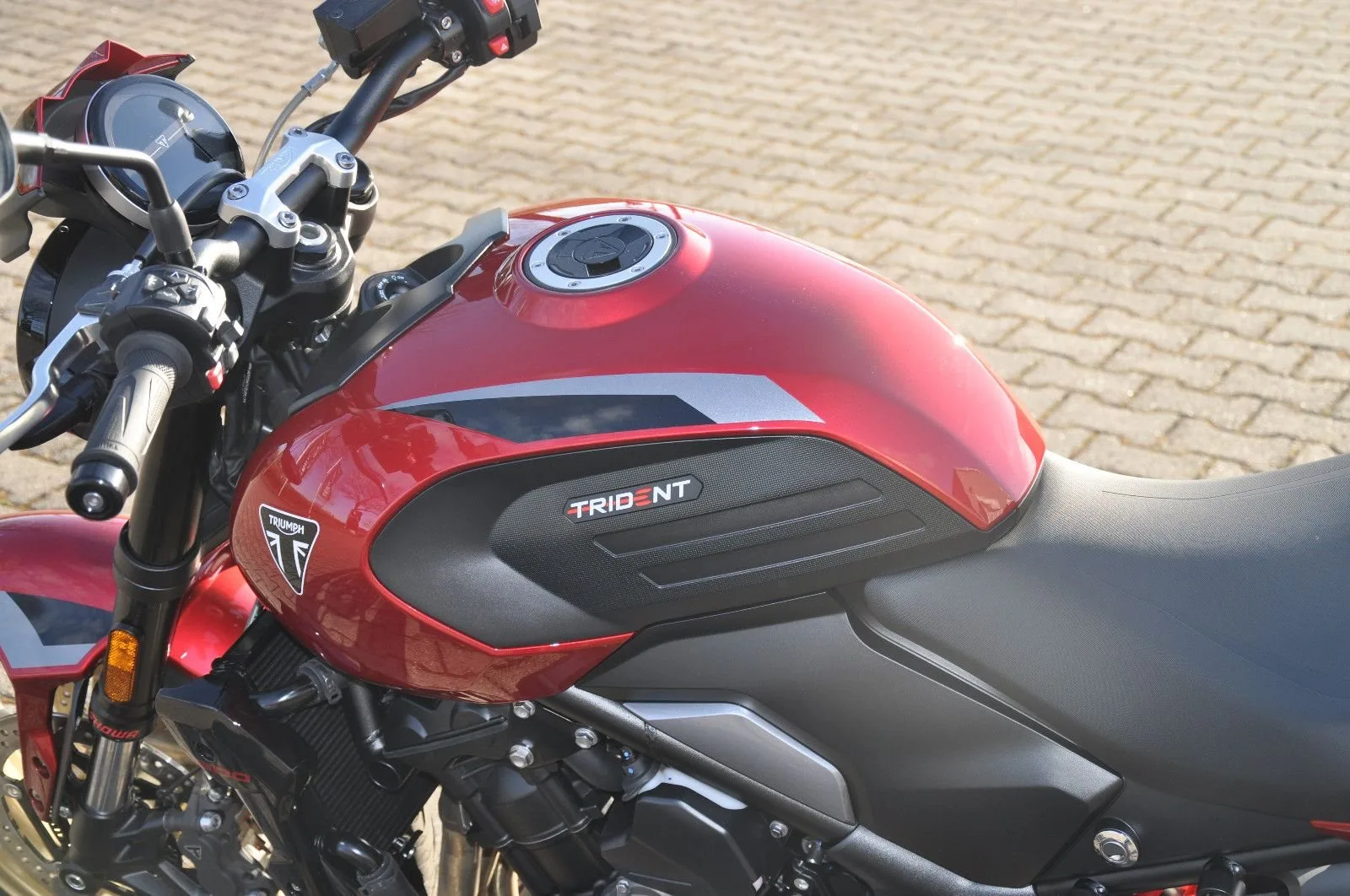 Triumph Trident 800