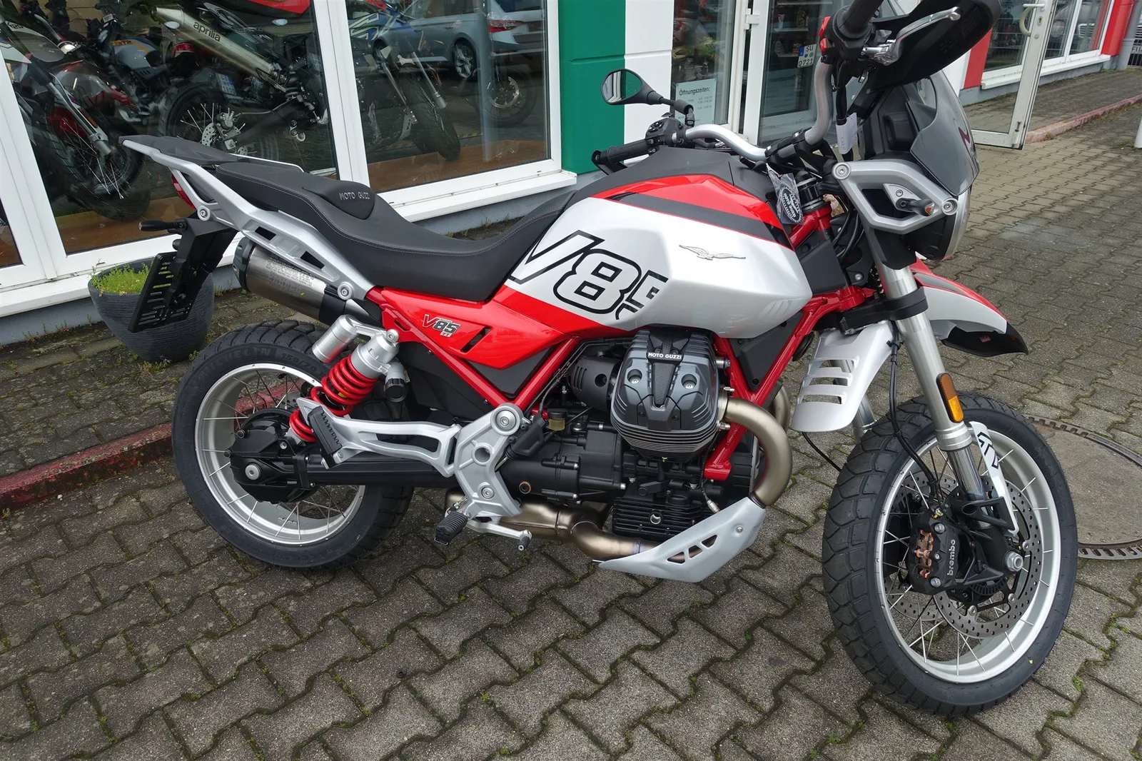 Moto Guzzi V85 Strada sofort verfügbar