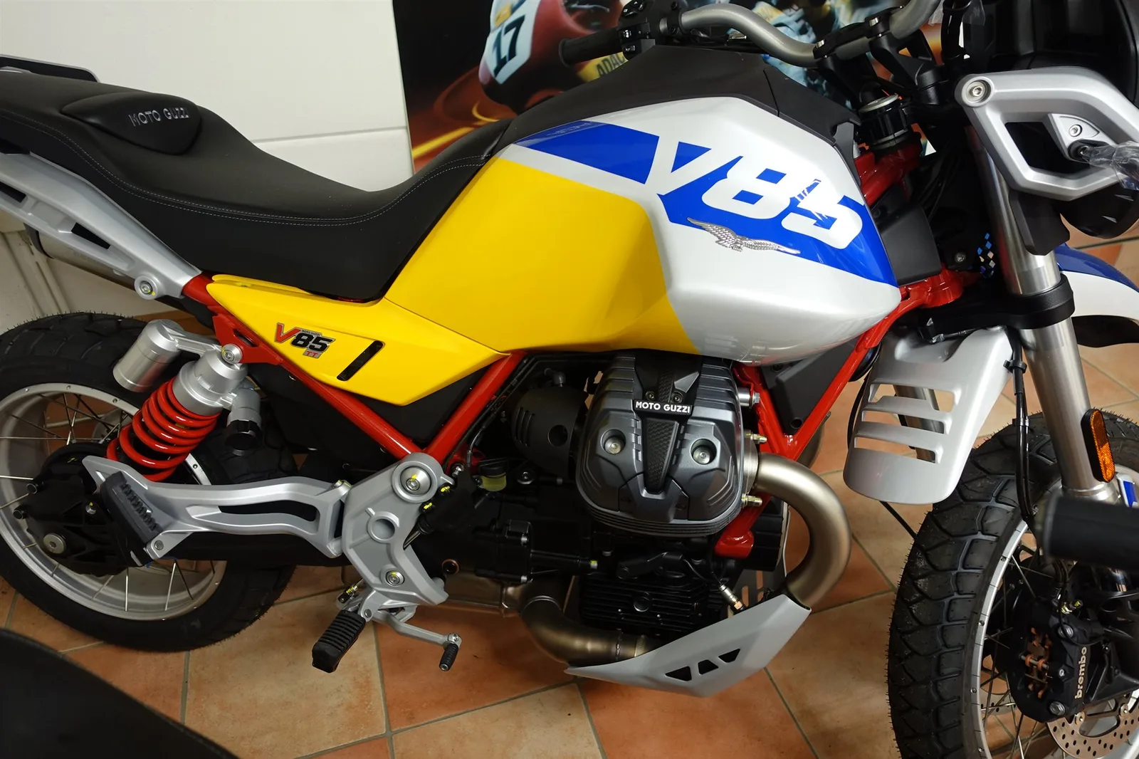 Moto Guzzi V85 Strada sofort verfügbar
