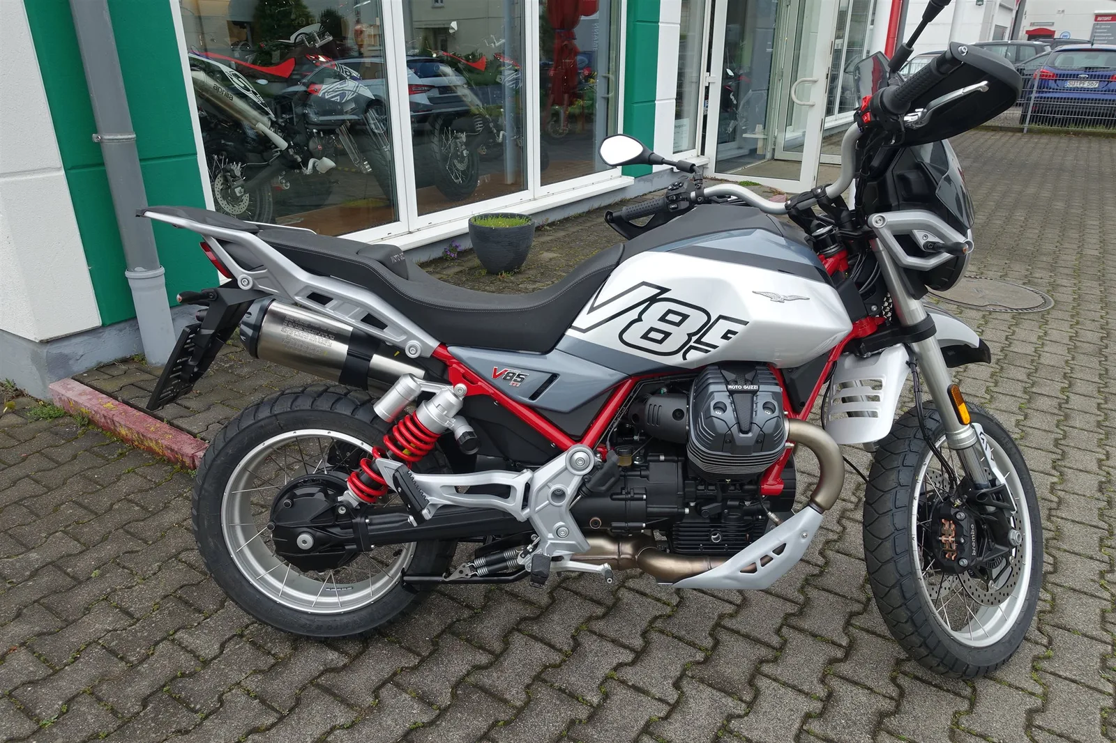 Moto Guzzi V85 Strada sofort verfügbar