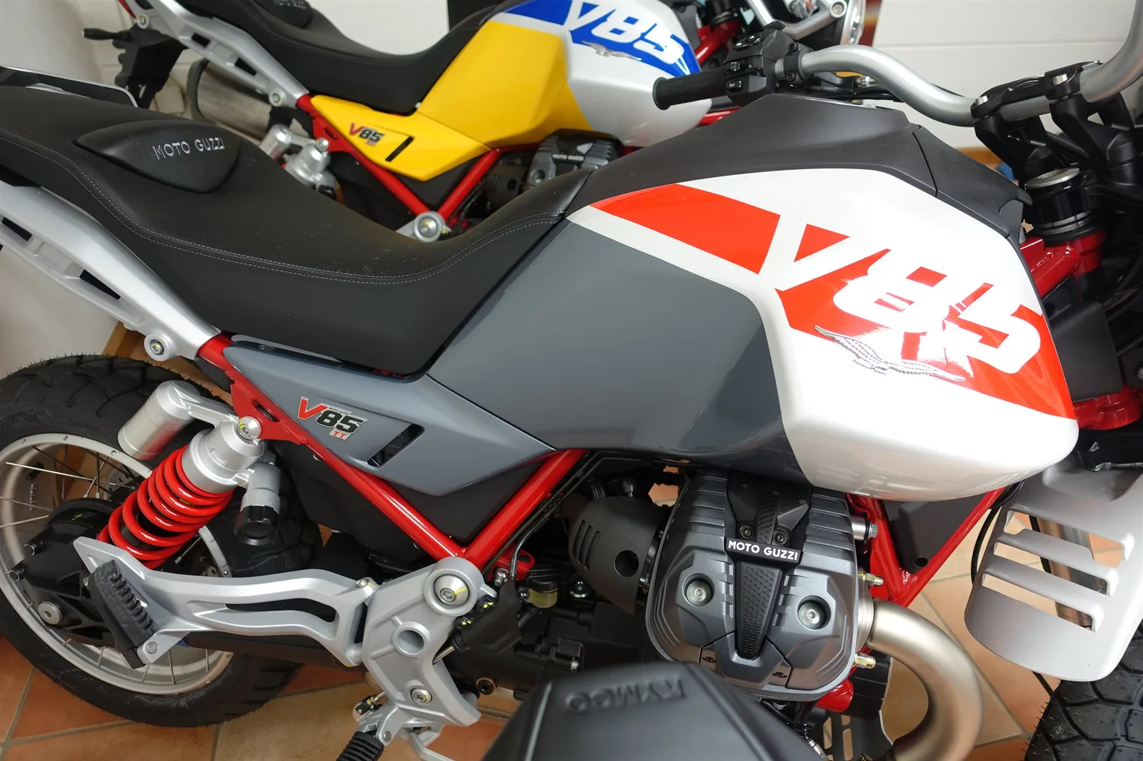 Moto Guzzi V85 Strada sofort verfügbar