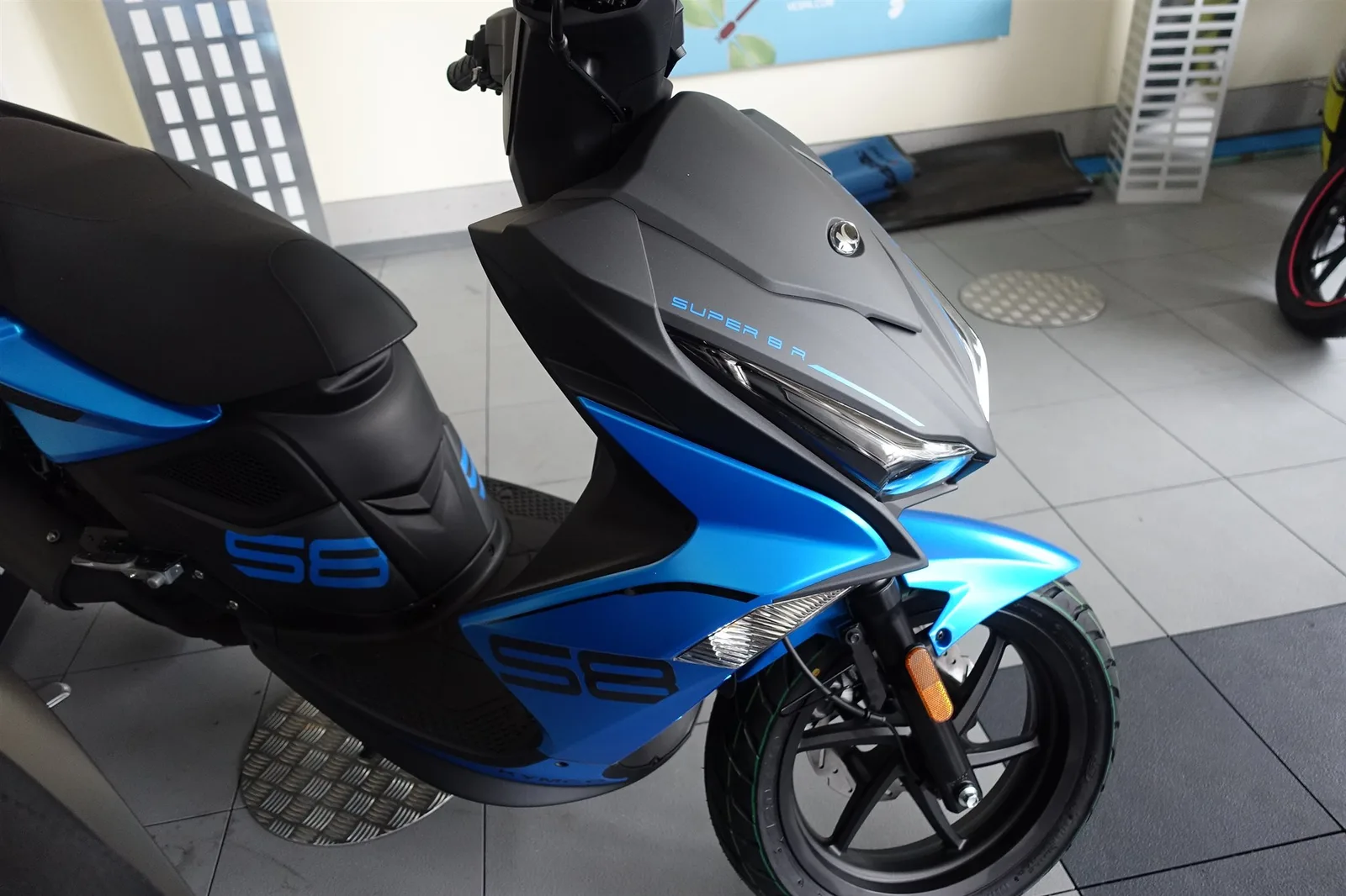 Kymco Super 8 R 50i in blau + schwarz sofort verfügbar