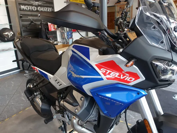Moto Guzzi Stelvio sofort verfügbar