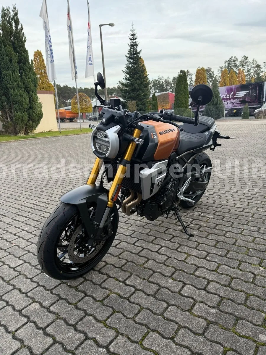 Suzuki GSX-8T