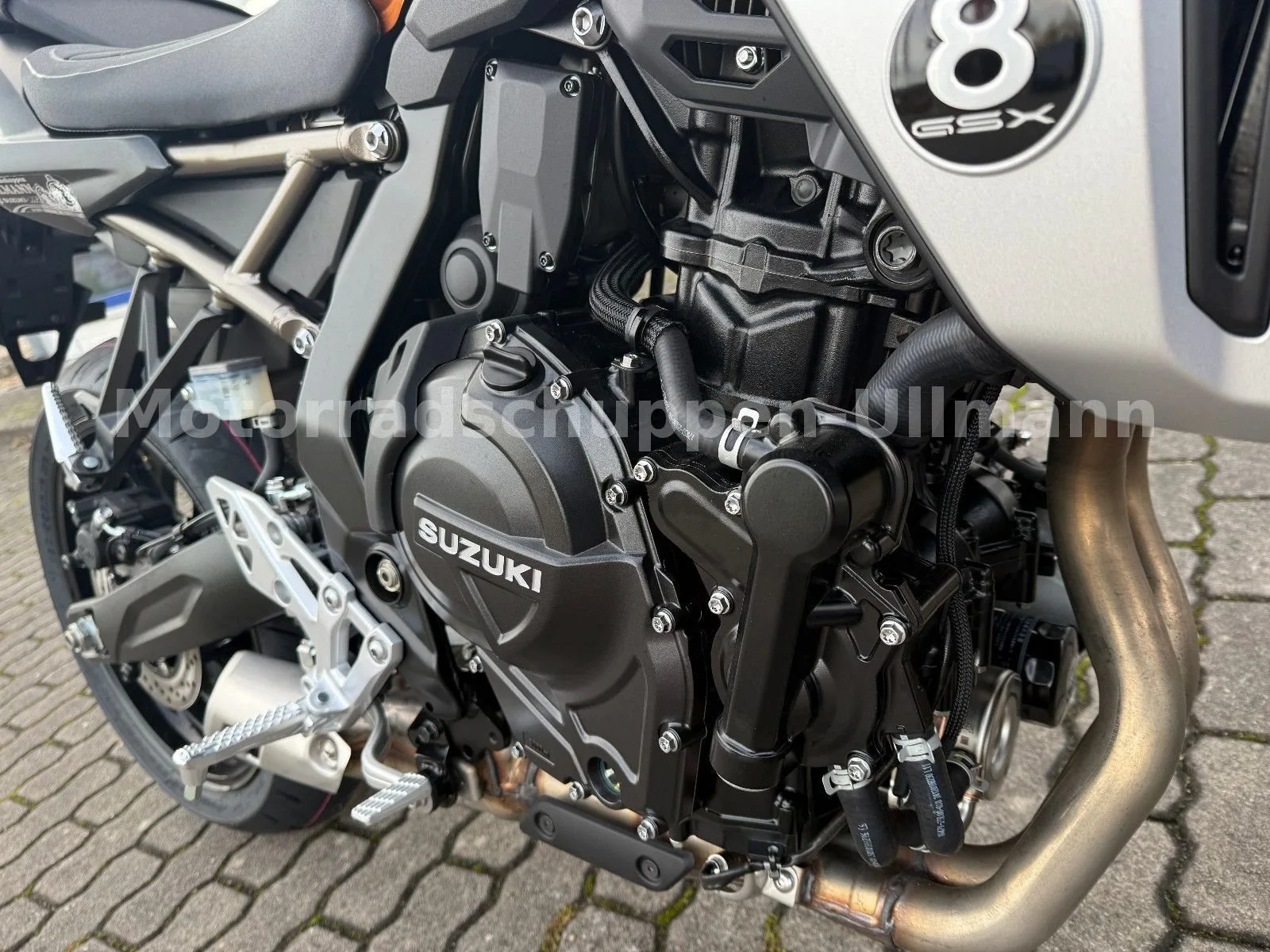 Suzuki GSX-8T