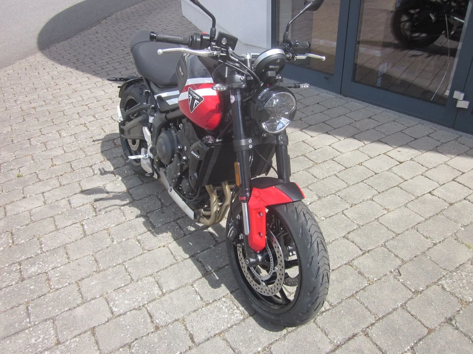 Triumph Trident 660