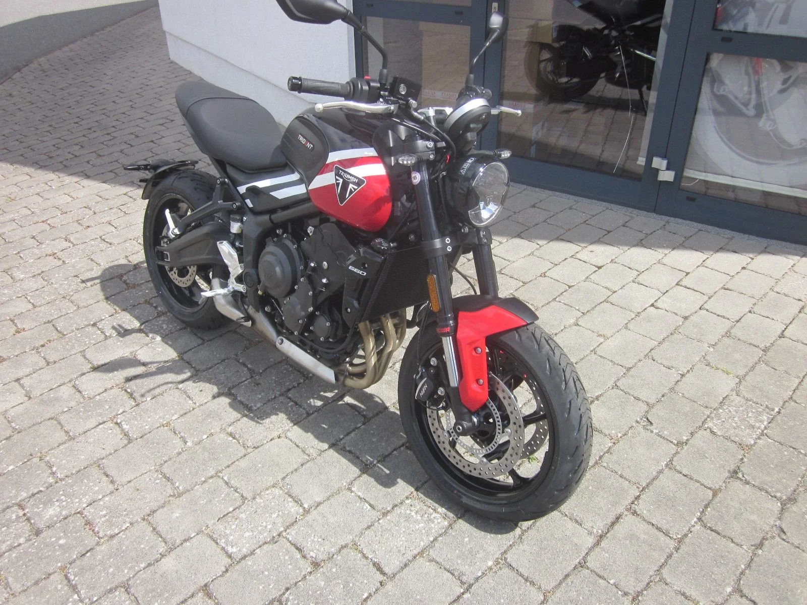 Triumph Trident 660