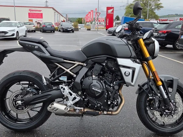 Suzuki GSX-8T