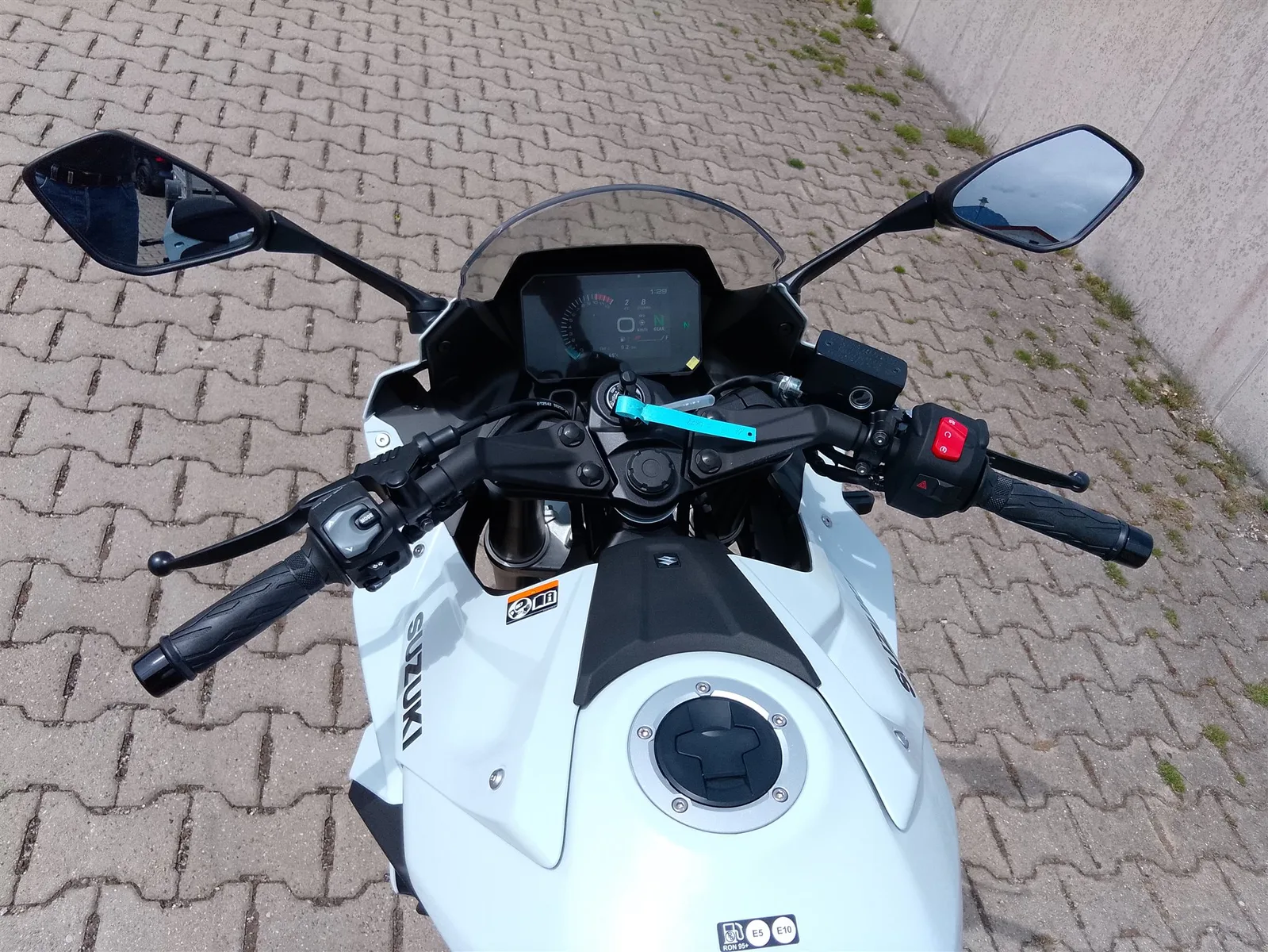 Suzuki GSX-8R ABS