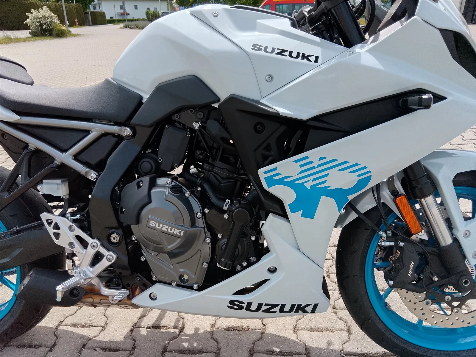 Suzuki GSX-8R ABS