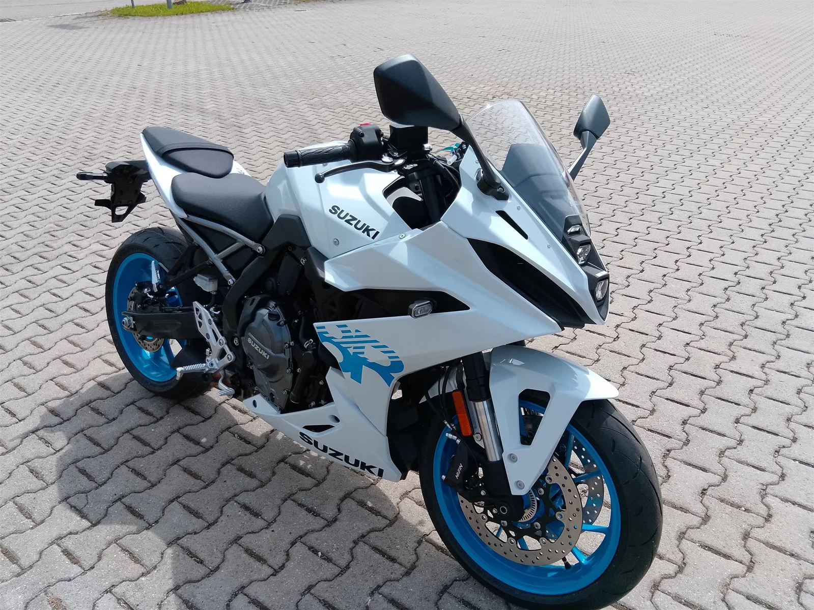Suzuki GSX-8R ABS